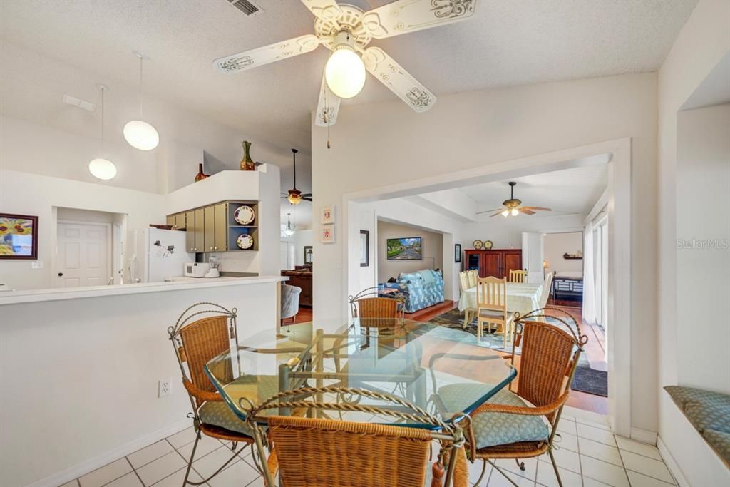 En Venta: $356,628 (3 camas, 2 baños, 2240 Pies cuadrados)