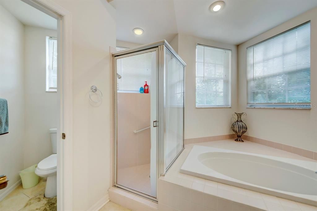 En Venta: $356,628 (3 camas, 2 baños, 2240 Pies cuadrados)