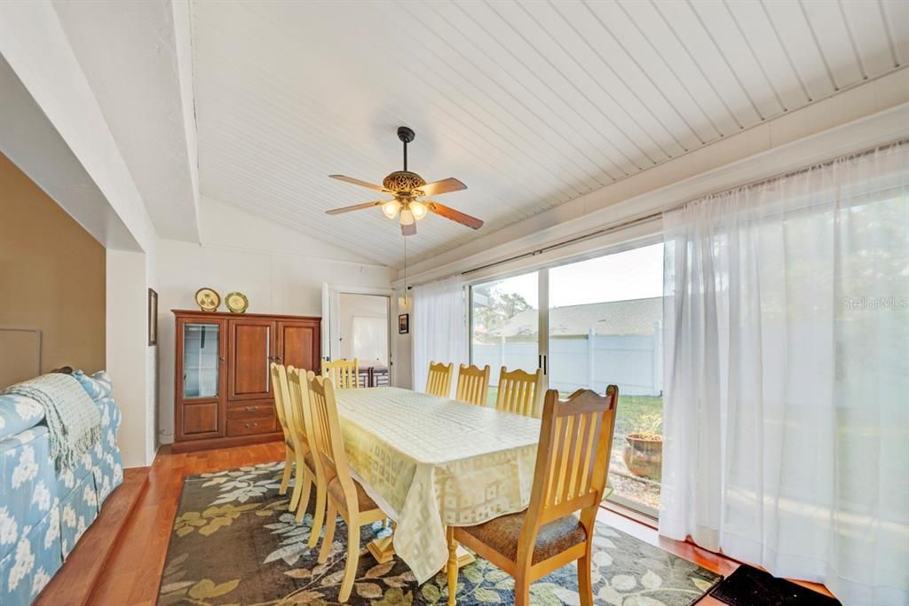 En Venta: $356,628 (3 camas, 2 baños, 2240 Pies cuadrados)