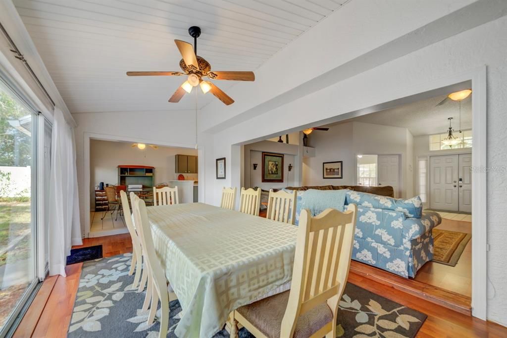 En Venta: $356,628 (3 camas, 2 baños, 2240 Pies cuadrados)