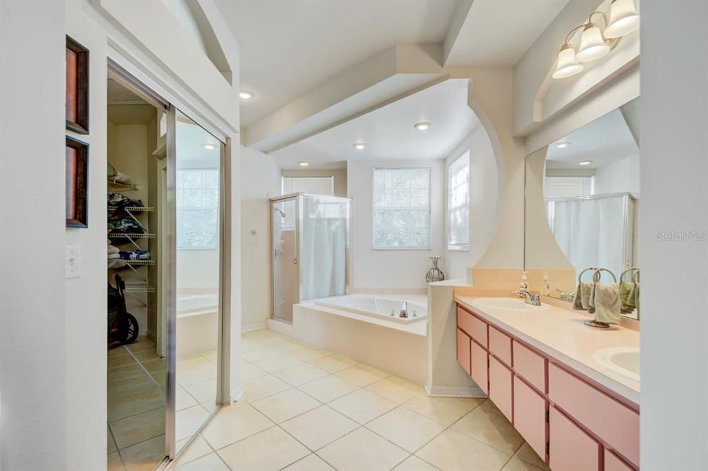 En Venta: $356,628 (3 camas, 2 baños, 2240 Pies cuadrados)