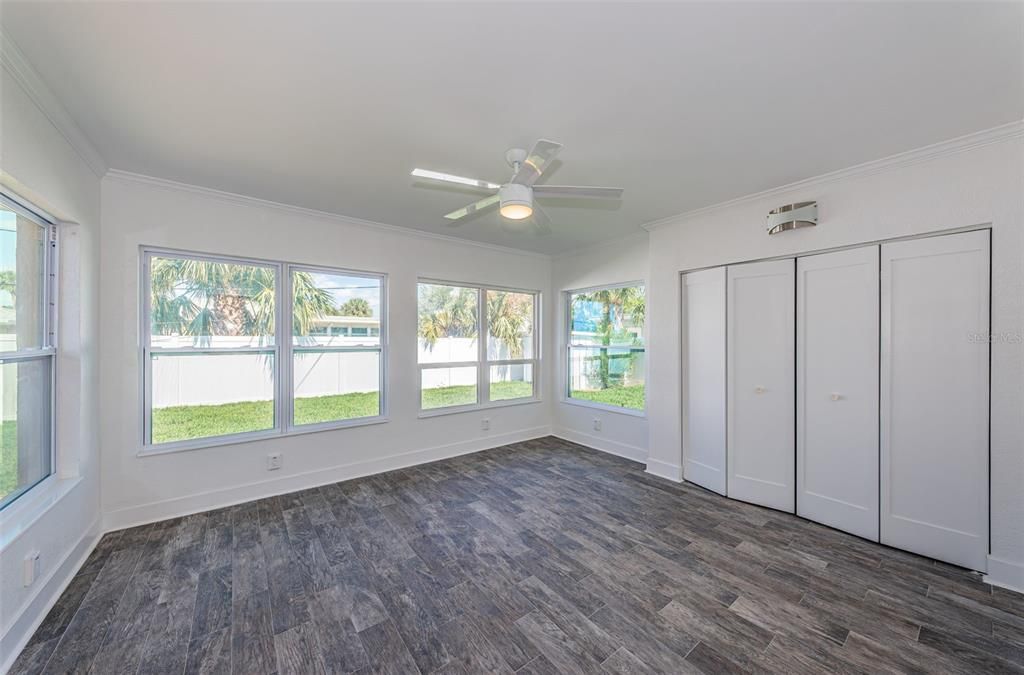 For Sale: $474,000 (2 beds, 1 baths, 1212 Square Feet)