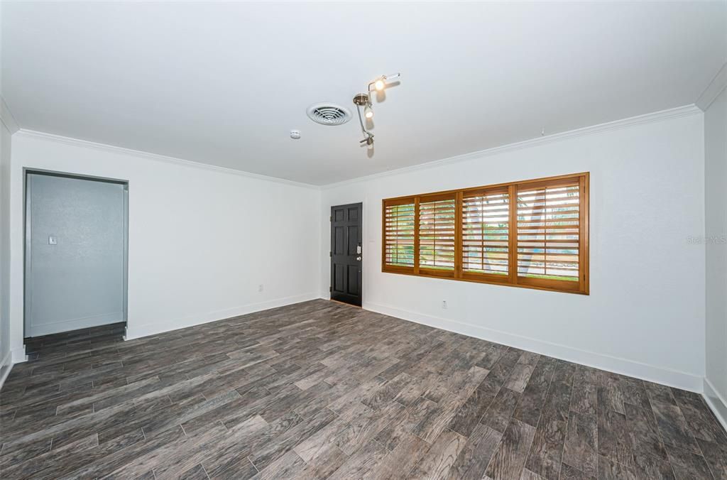 For Sale: $474,000 (2 beds, 1 baths, 1212 Square Feet)