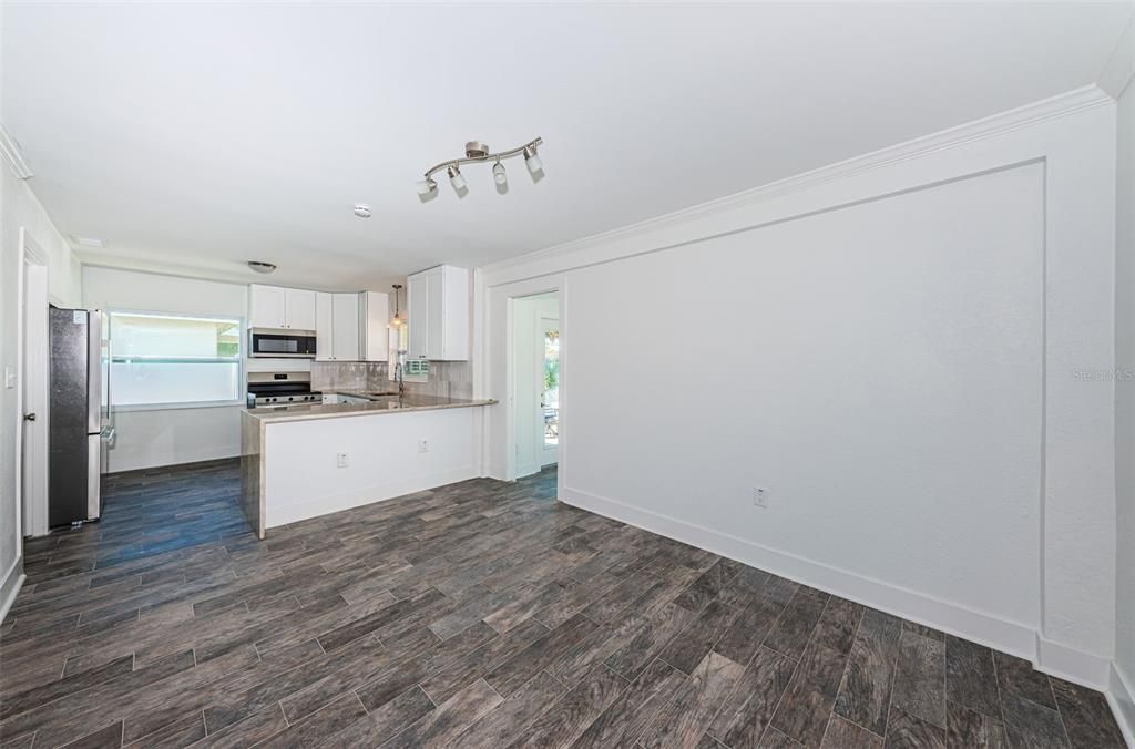 For Sale: $474,000 (2 beds, 1 baths, 1212 Square Feet)