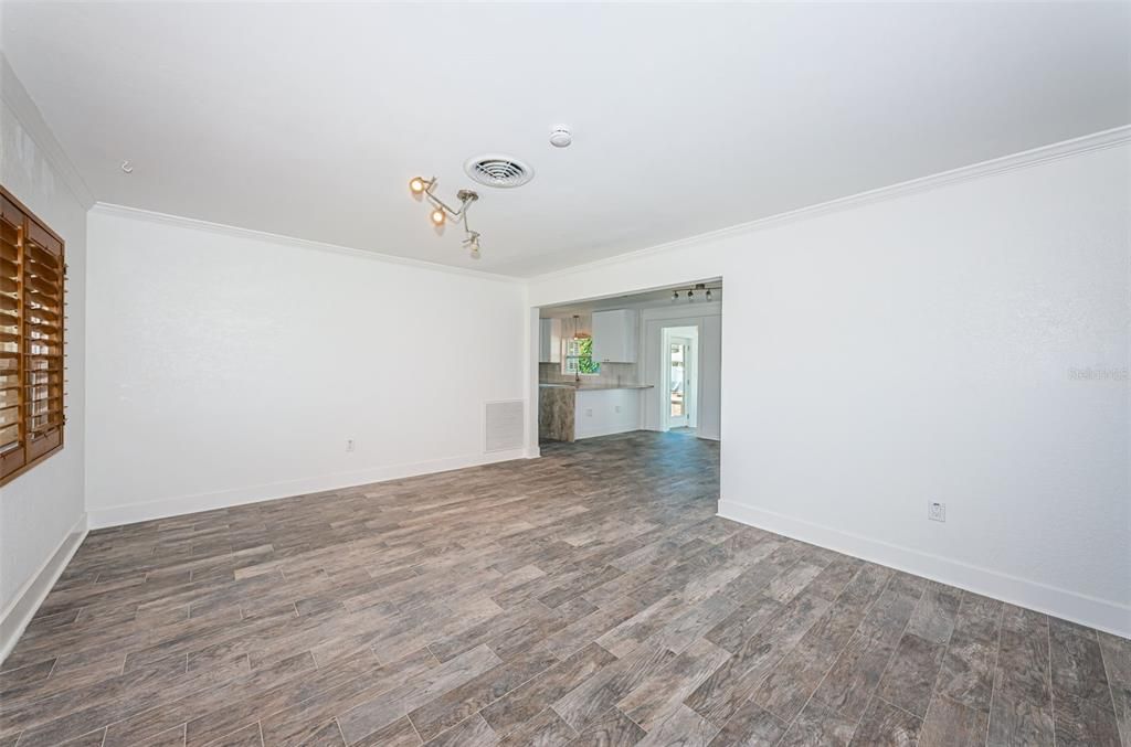 For Sale: $474,000 (2 beds, 1 baths, 1212 Square Feet)