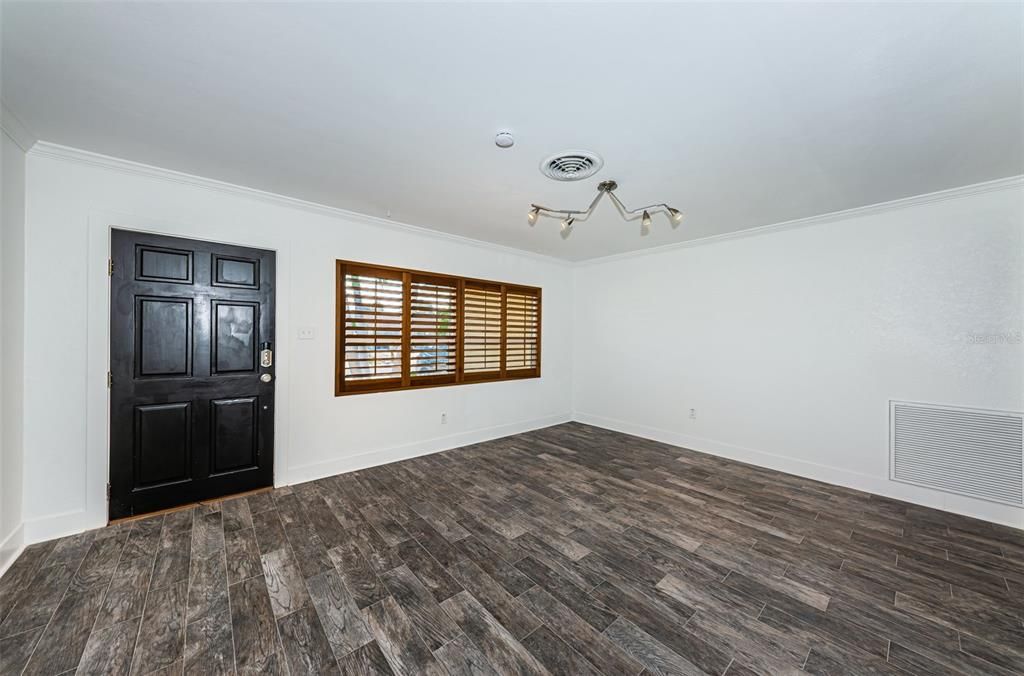 For Sale: $474,000 (2 beds, 1 baths, 1212 Square Feet)