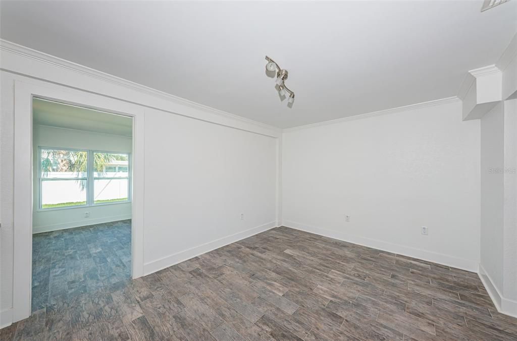 For Sale: $474,000 (2 beds, 1 baths, 1212 Square Feet)
