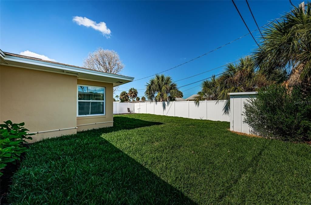 For Sale: $474,000 (2 beds, 1 baths, 1212 Square Feet)