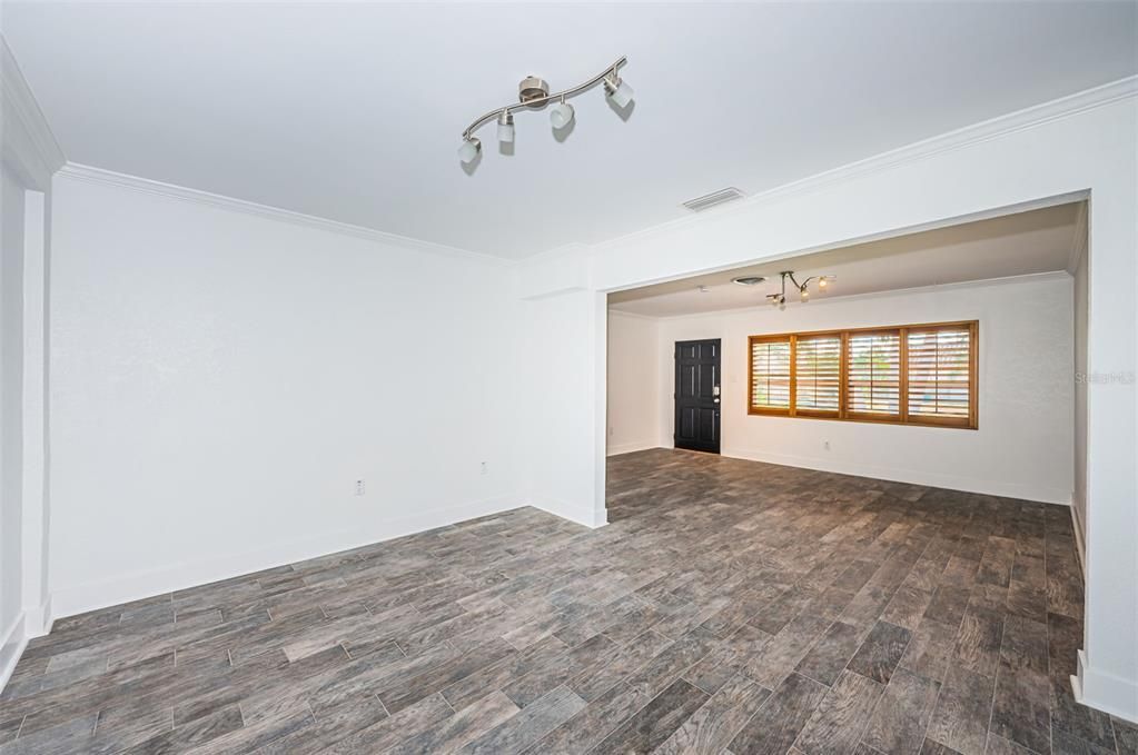 For Sale: $474,000 (2 beds, 1 baths, 1212 Square Feet)