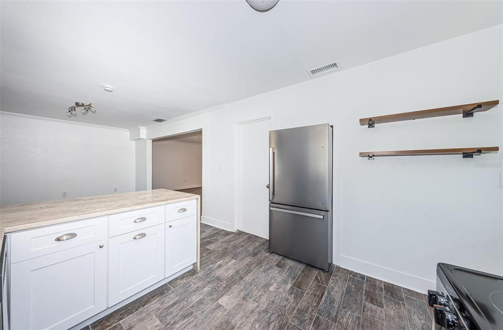 For Sale: $474,000 (2 beds, 1 baths, 1212 Square Feet)
