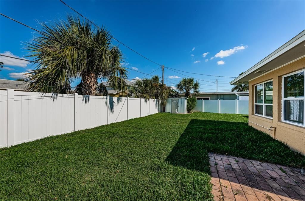 For Sale: $474,000 (2 beds, 1 baths, 1212 Square Feet)