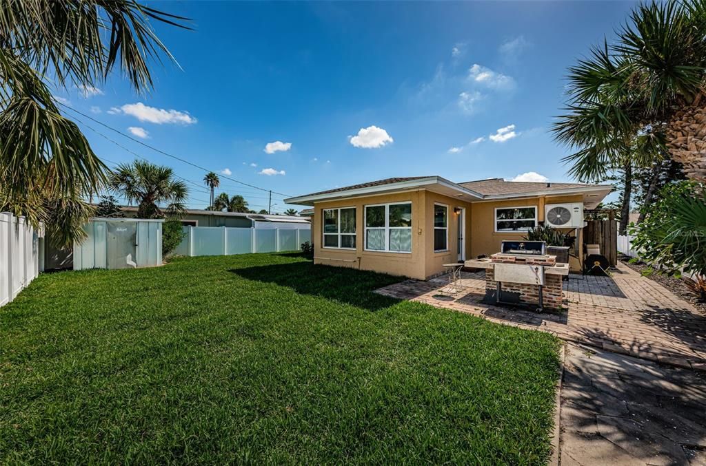 For Sale: $474,000 (2 beds, 1 baths, 1212 Square Feet)