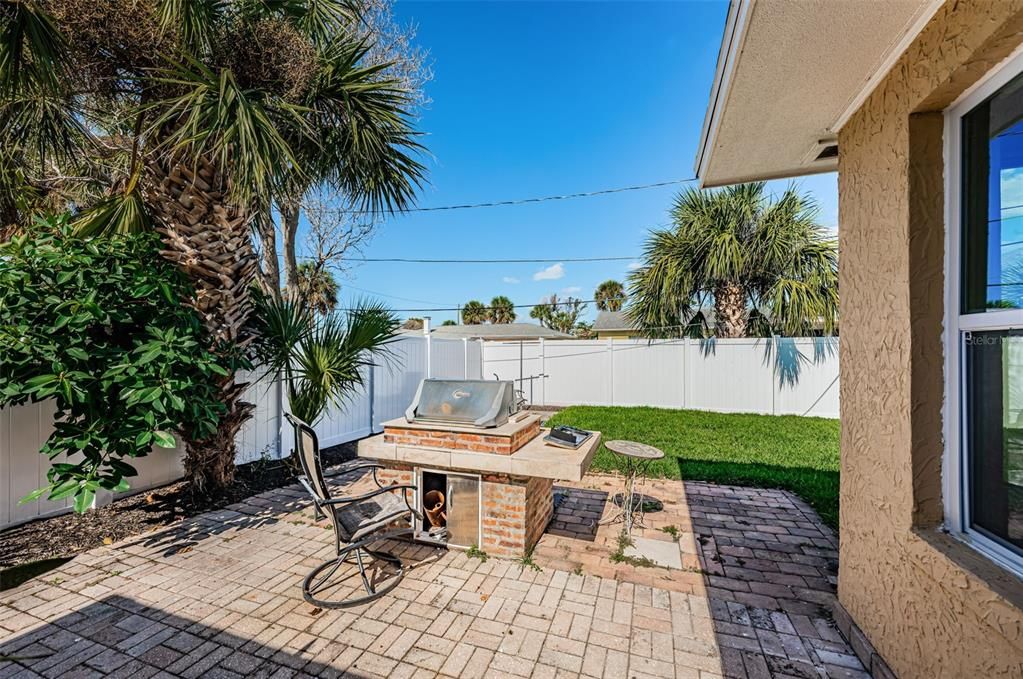 For Sale: $474,000 (2 beds, 1 baths, 1212 Square Feet)