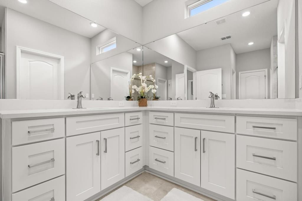 For Sale: $399,900 (4 beds, 3 baths, 2092 Square Feet)