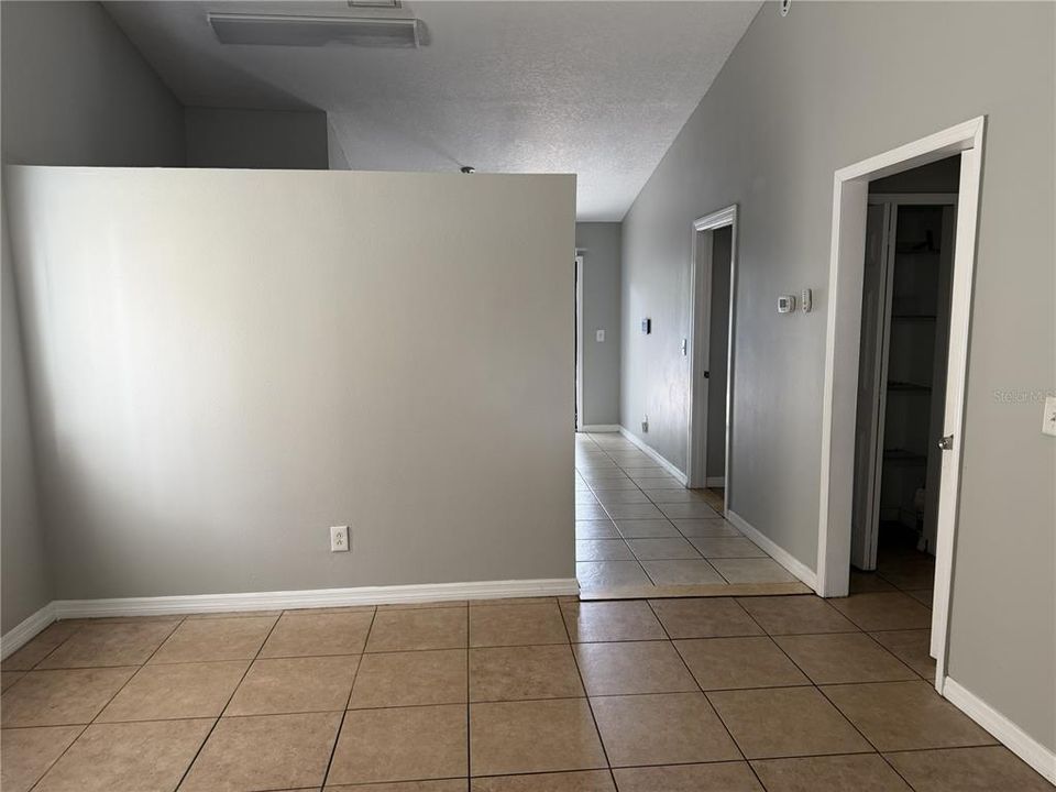 Active With Contract: $1,495 (2 beds, 2 baths, 934 Square Feet)