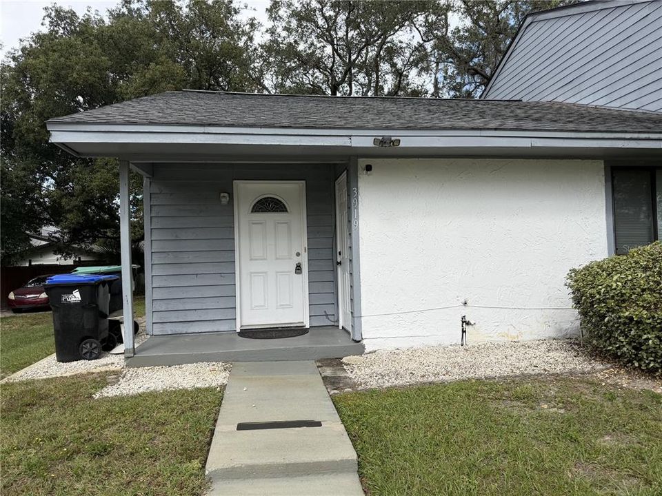 Active With Contract: $1,495 (2 beds, 2 baths, 934 Square Feet)