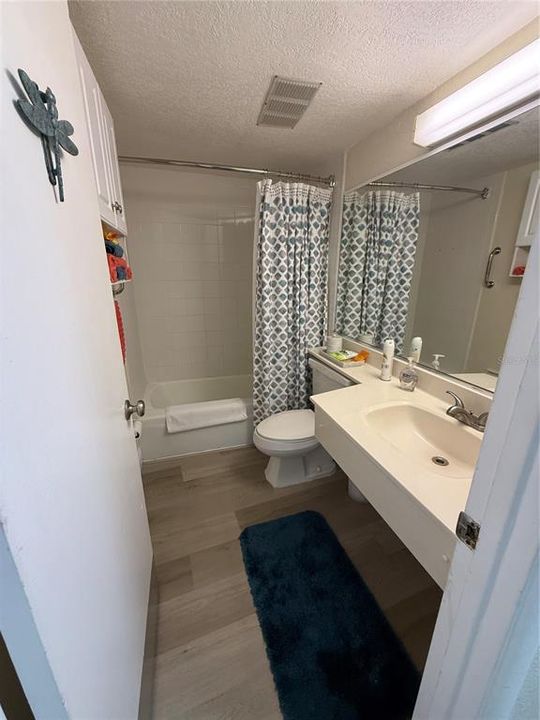 待售: $179,900 (0 贝兹, 1 浴室, 402 平方英尺)