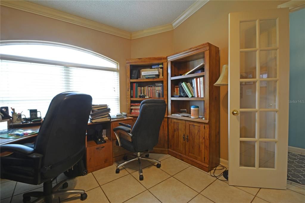 合同活跃: $445,000 (3 贝兹, 2 浴室, 1737 平方英尺)