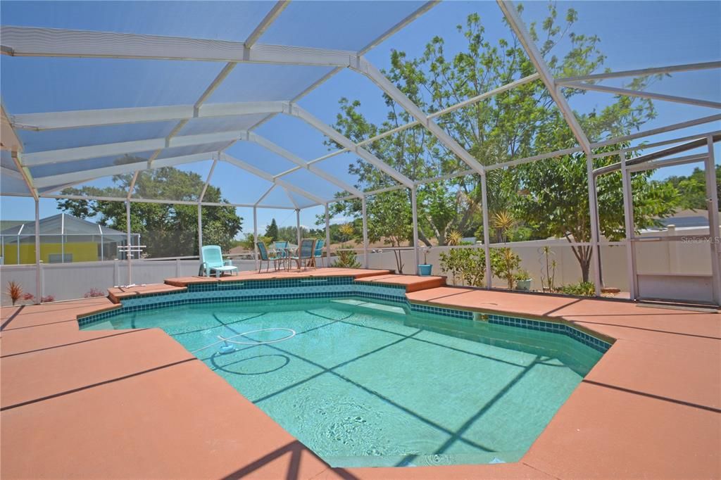 合同活跃: $445,000 (3 贝兹, 2 浴室, 1737 平方英尺)