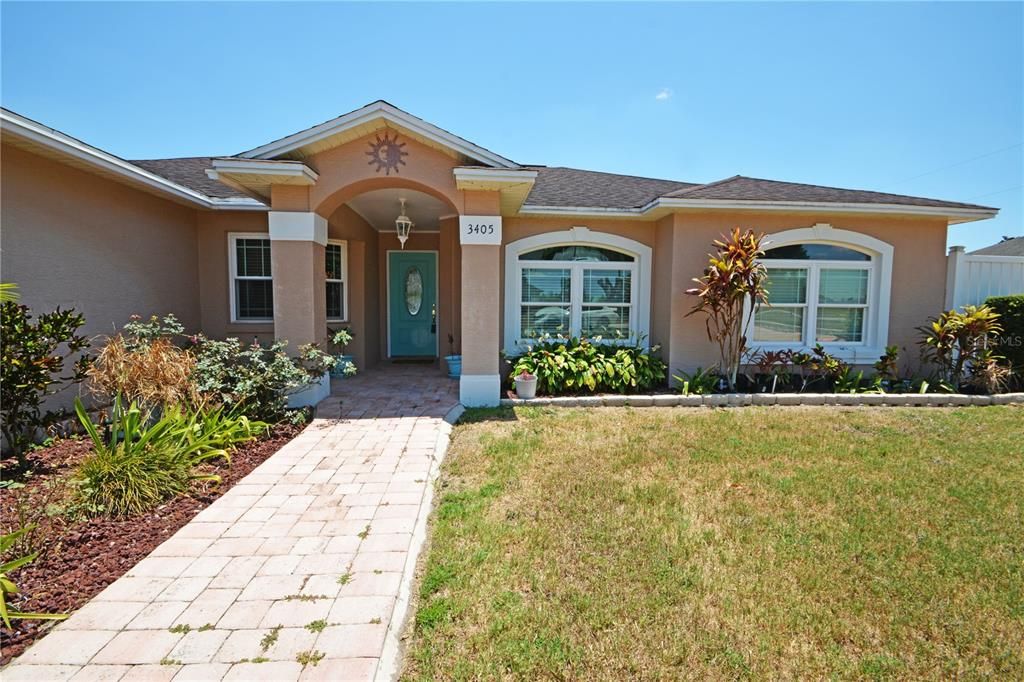 合同活跃: $445,000 (3 贝兹, 2 浴室, 1737 平方英尺)