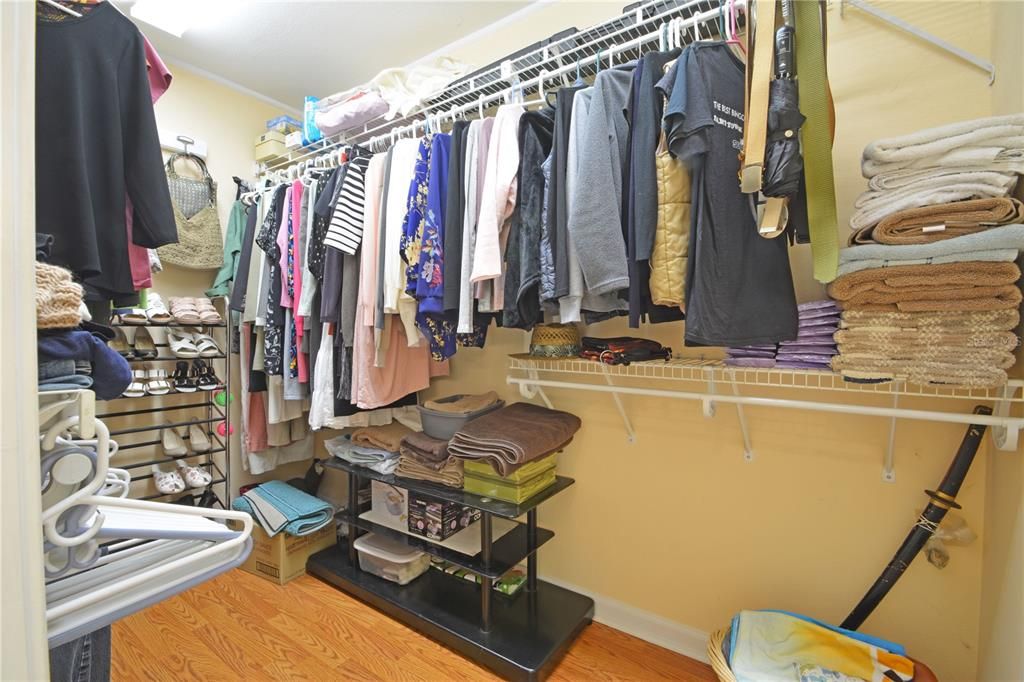 合同活跃: $445,000 (3 贝兹, 2 浴室, 1737 平方英尺)