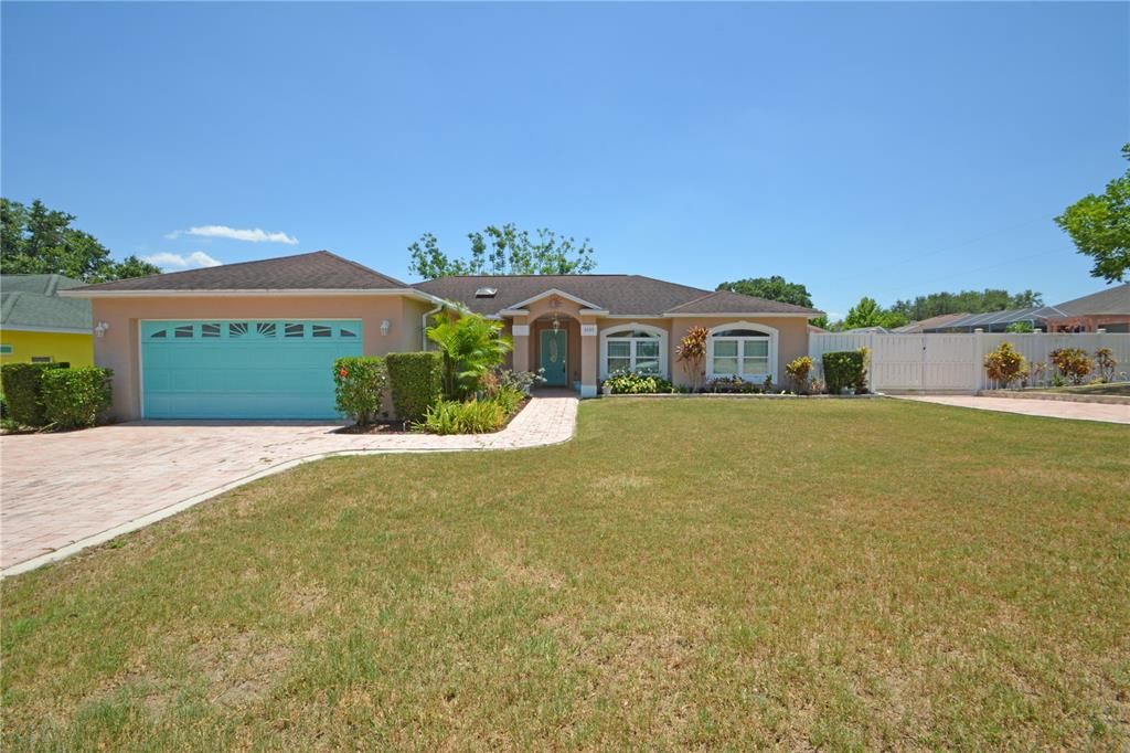 合同活跃: $445,000 (3 贝兹, 2 浴室, 1737 平方英尺)