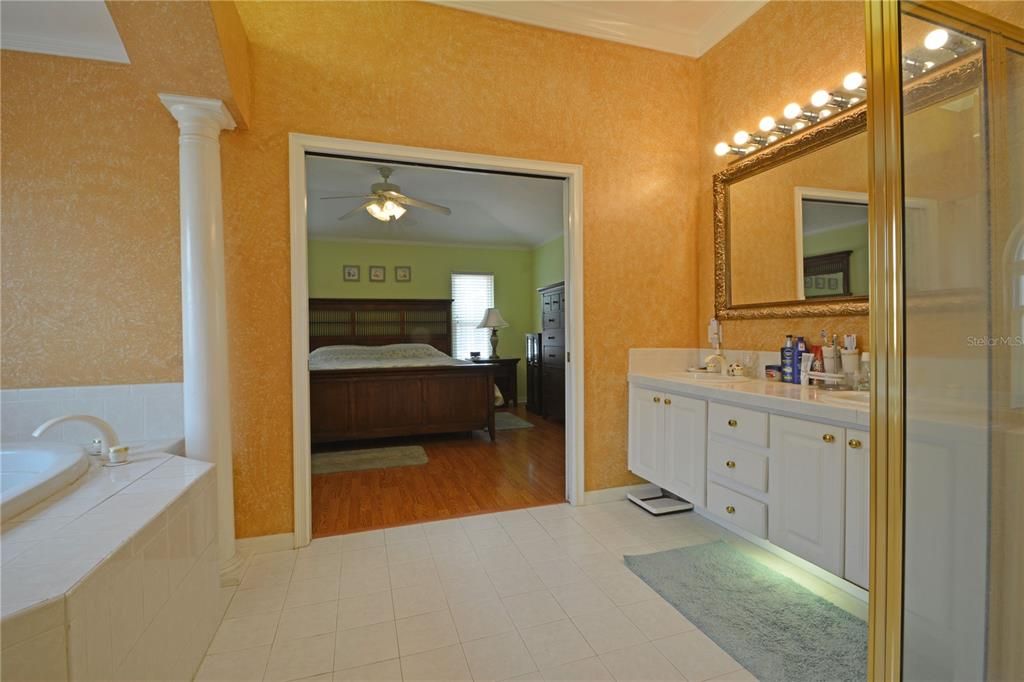 合同活跃: $445,000 (3 贝兹, 2 浴室, 1737 平方英尺)