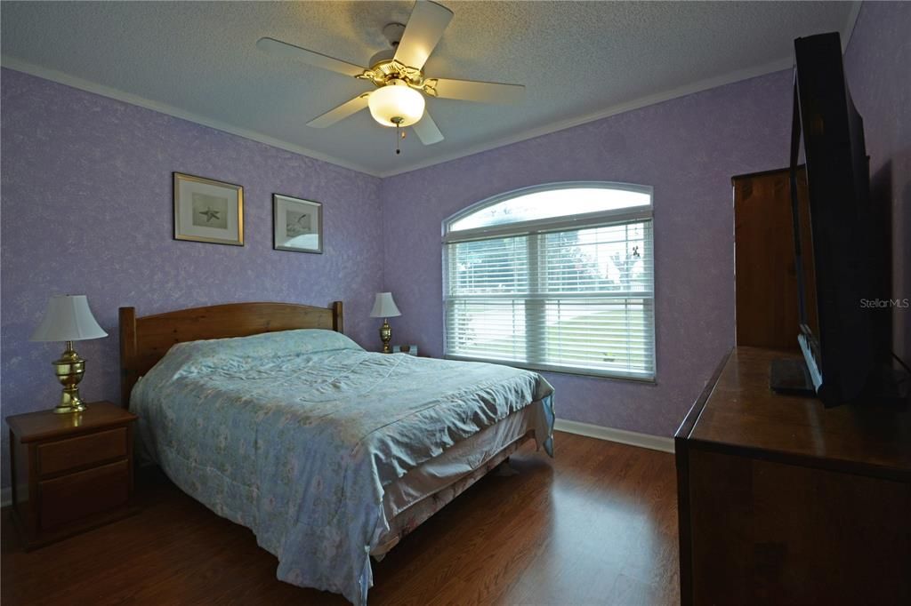 合同活跃: $445,000 (3 贝兹, 2 浴室, 1737 平方英尺)