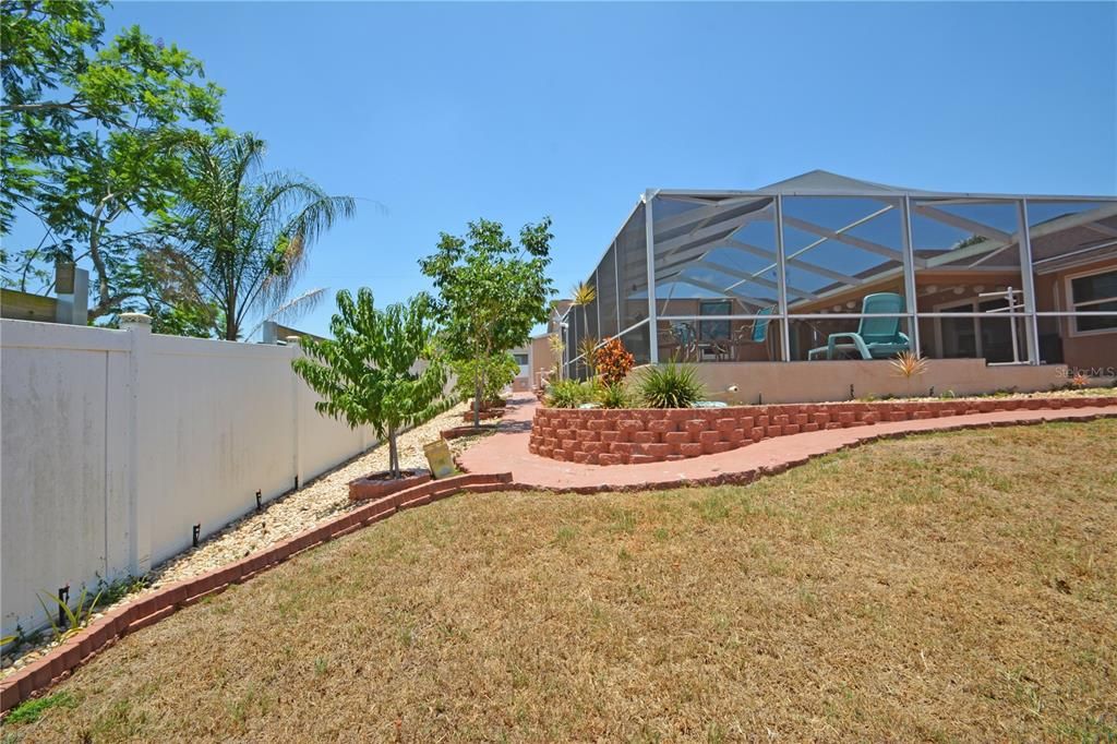 合同活跃: $445,000 (3 贝兹, 2 浴室, 1737 平方英尺)