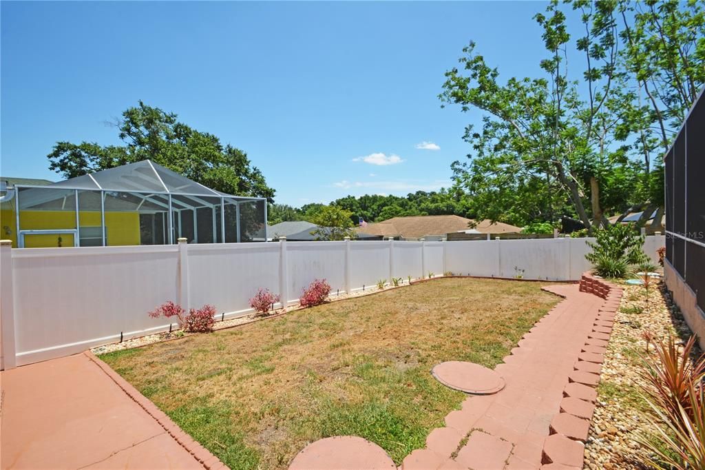 合同活跃: $445,000 (3 贝兹, 2 浴室, 1737 平方英尺)