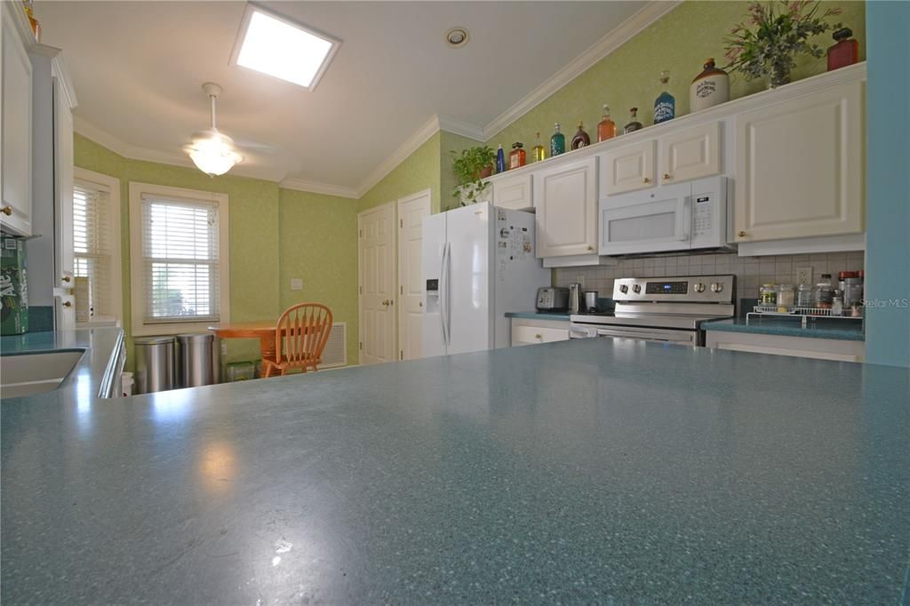 合同活跃: $445,000 (3 贝兹, 2 浴室, 1737 平方英尺)