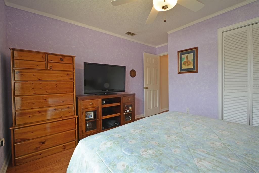 合同活跃: $445,000 (3 贝兹, 2 浴室, 1737 平方英尺)