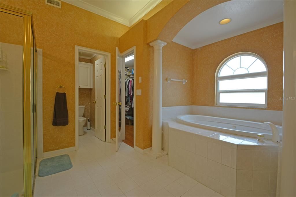 合同活跃: $445,000 (3 贝兹, 2 浴室, 1737 平方英尺)