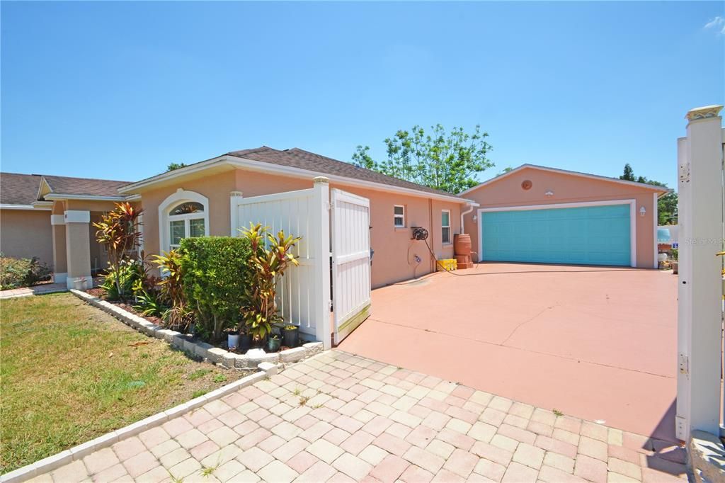 合同活跃: $445,000 (3 贝兹, 2 浴室, 1737 平方英尺)