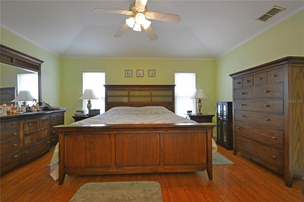 合同活跃: $445,000 (3 贝兹, 2 浴室, 1737 平方英尺)