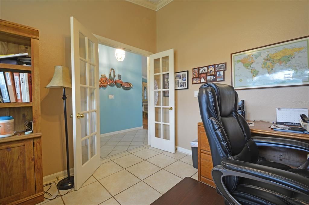 合同活跃: $445,000 (3 贝兹, 2 浴室, 1737 平方英尺)