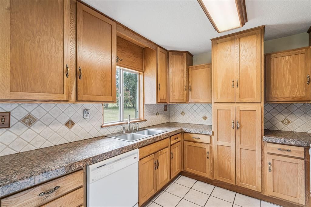 待售: $775,000 (2 贝兹, 2 浴室, 1380 平方英尺)