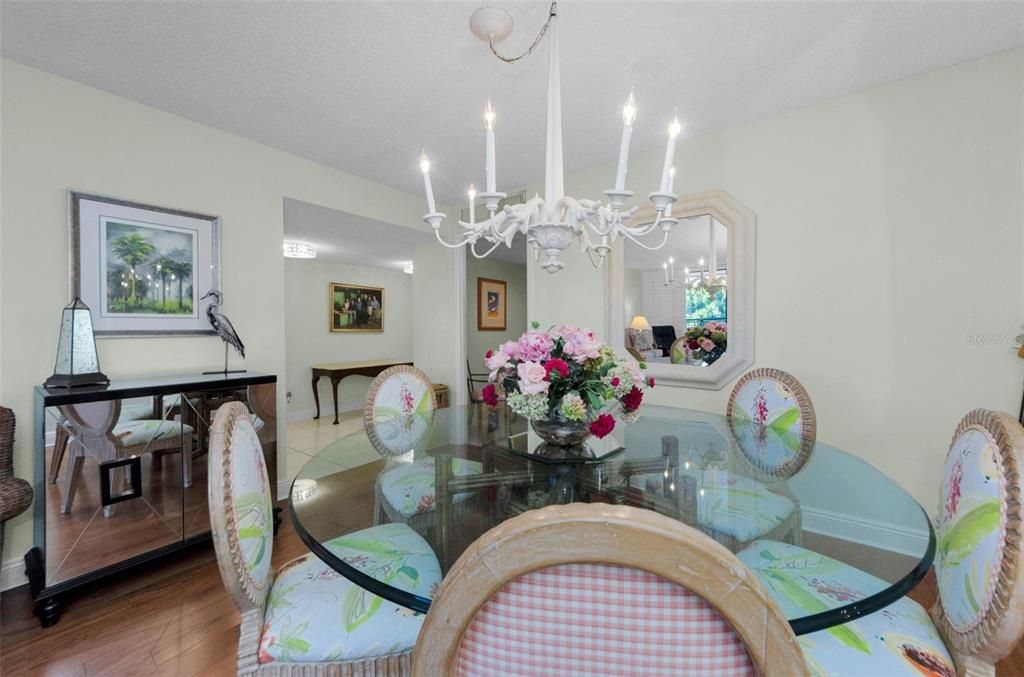 En Venta: $349,000 (2 camas, 2 baños, 1310 Pies cuadrados)