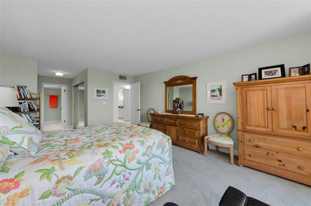 En Venta: $349,000 (2 camas, 2 baños, 1310 Pies cuadrados)