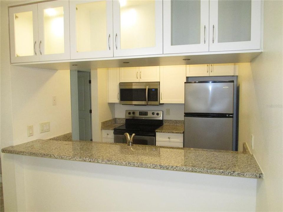 For Rent: $1,300 (1 beds, 1 baths, 648 Square Feet)