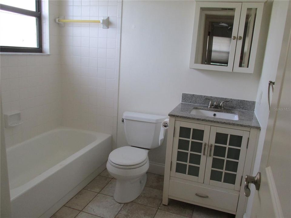 For Rent: $1,300 (1 beds, 1 baths, 648 Square Feet)