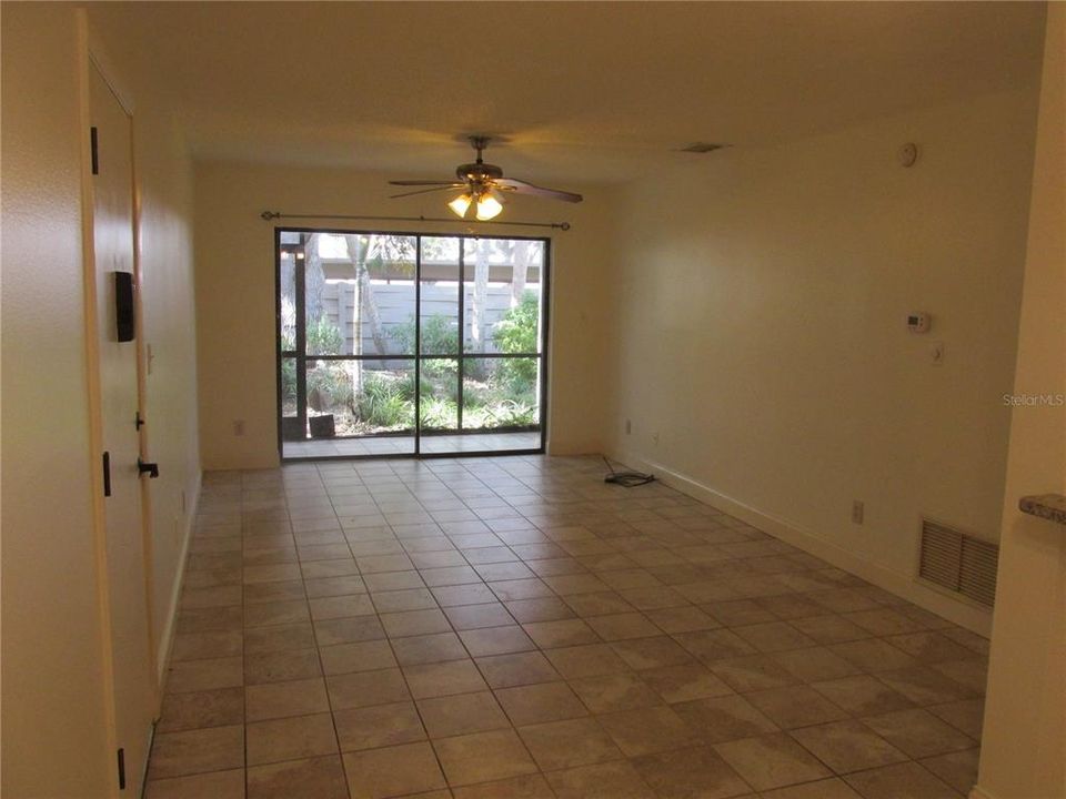 For Rent: $1,300 (1 beds, 1 baths, 648 Square Feet)