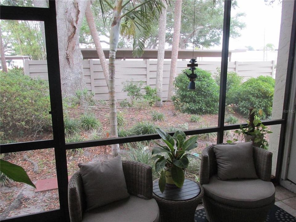 For Rent: $1,300 (1 beds, 1 baths, 648 Square Feet)