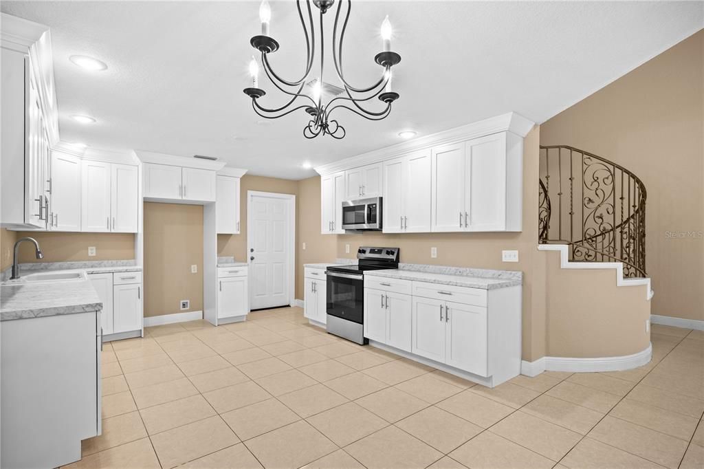 For Sale: $297,500 (3 beds, 2 baths, 1445 Square Feet)