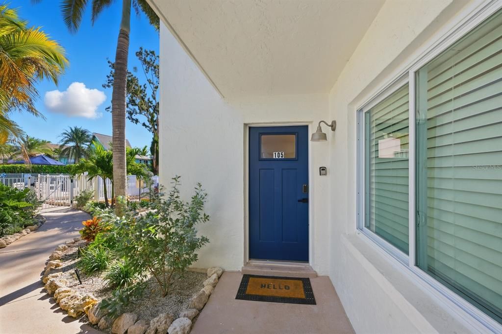 For Sale: $1,350,000 (1 beds, 1 baths, 660 Square Feet)