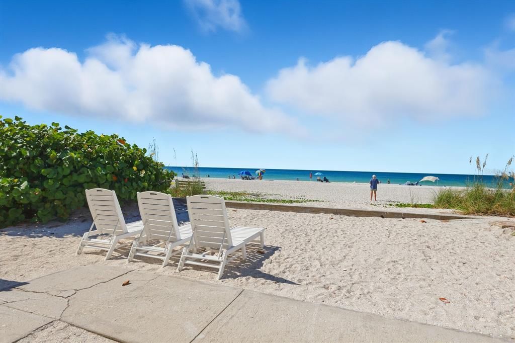 For Sale: $1,350,000 (1 beds, 1 baths, 660 Square Feet)