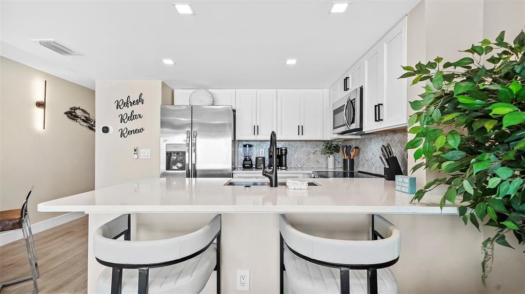 For Sale: $1,350,000 (1 beds, 1 baths, 660 Square Feet)