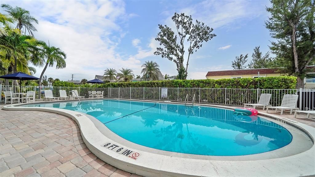 For Sale: $1,350,000 (1 beds, 1 baths, 660 Square Feet)