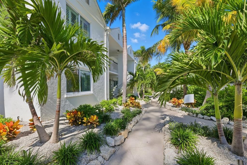 For Sale: $1,350,000 (1 beds, 1 baths, 660 Square Feet)