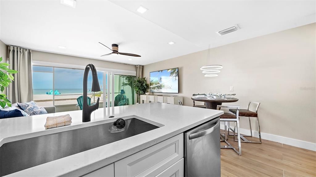 For Sale: $1,350,000 (1 beds, 1 baths, 660 Square Feet)